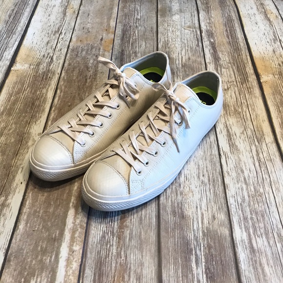 chuck taylor 2 cream